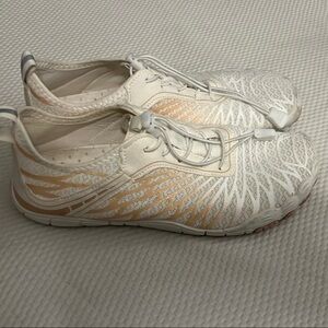 Hike Footwear White and Cream with Light pink Athletic Shoes with Wing Design